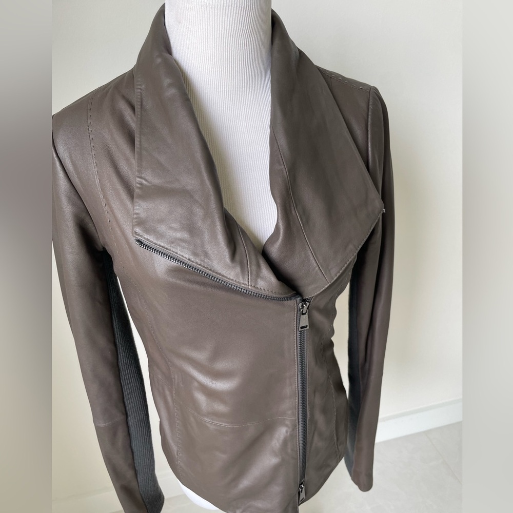 Vince Brown Leather Moto Jacket Asymmetrical Zip Knit Trim Women’s Sz S Biker - Picture 3 of 8